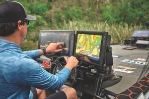 Garmin ECHOMAP Ultra 2 16": Ваш особистий кінотеатр для пошуку риби фото